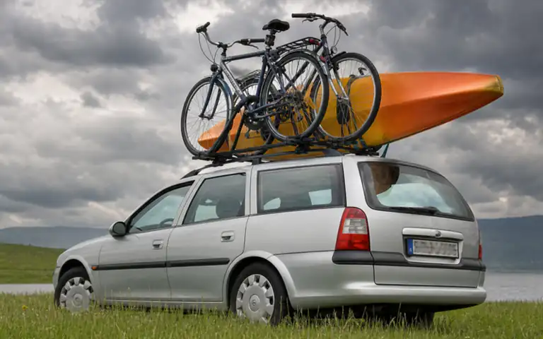 Imagen de la pregunta: Un turismo, ¿puede transportar carga en la baca?