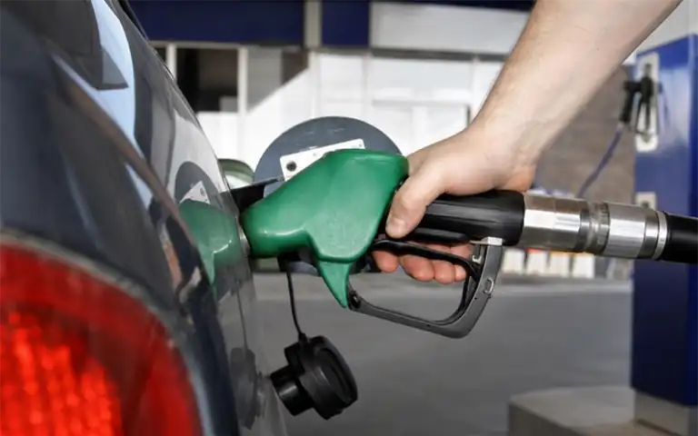 Imagen de la pregunta: Para realizar una conducción eficiente y reducir el consumo de combustible, ¿qué