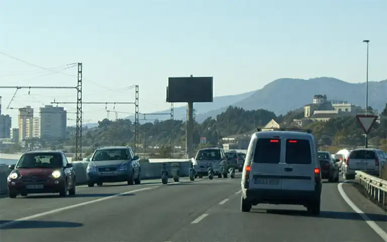 Imagen de la pregunta: La conducción eficiente  tiene como objetivo: