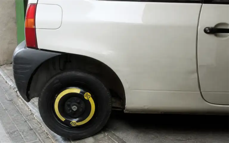 Imagen de la pregunta: Si se ve obligado a circular con una rueda de repuesto de uso temporal o de