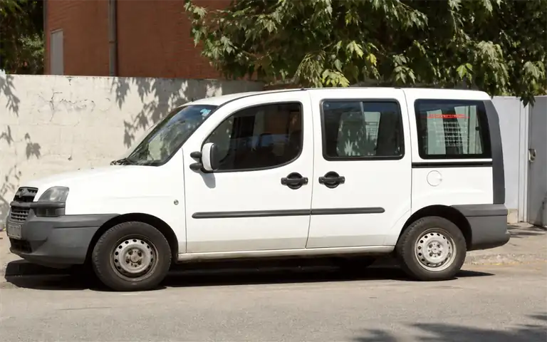 Imagen de la pregunta: Un vehículo mixto, ¿es un automóvil?