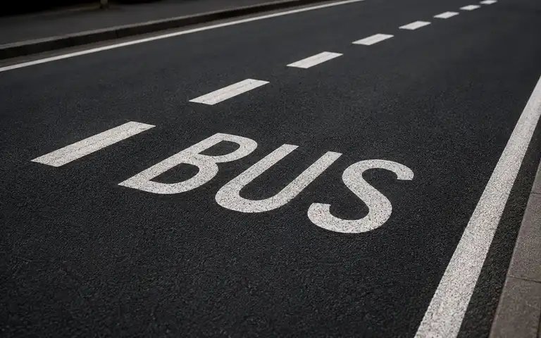 Imagen de la pregunta: ¿Puede parar en un carril bus?