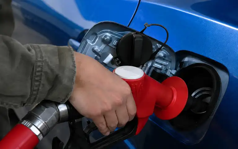 Imagen de la pregunta: Para conducir de una manera eficiente y reducir el consumo de carburante, es