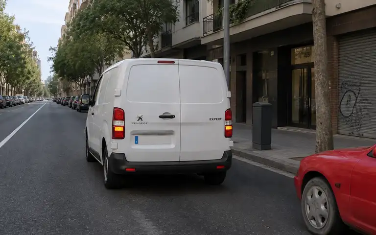 Imagen de la pregunta: ¿Está correctamente inmovilizada esta furgoneta?