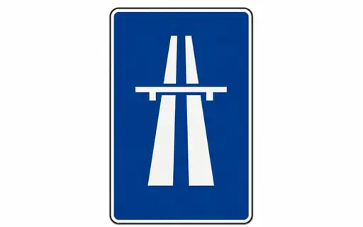 Imagen de la pregunta: Para entrar en una autopista, ¿a qué velocidad debe circular?